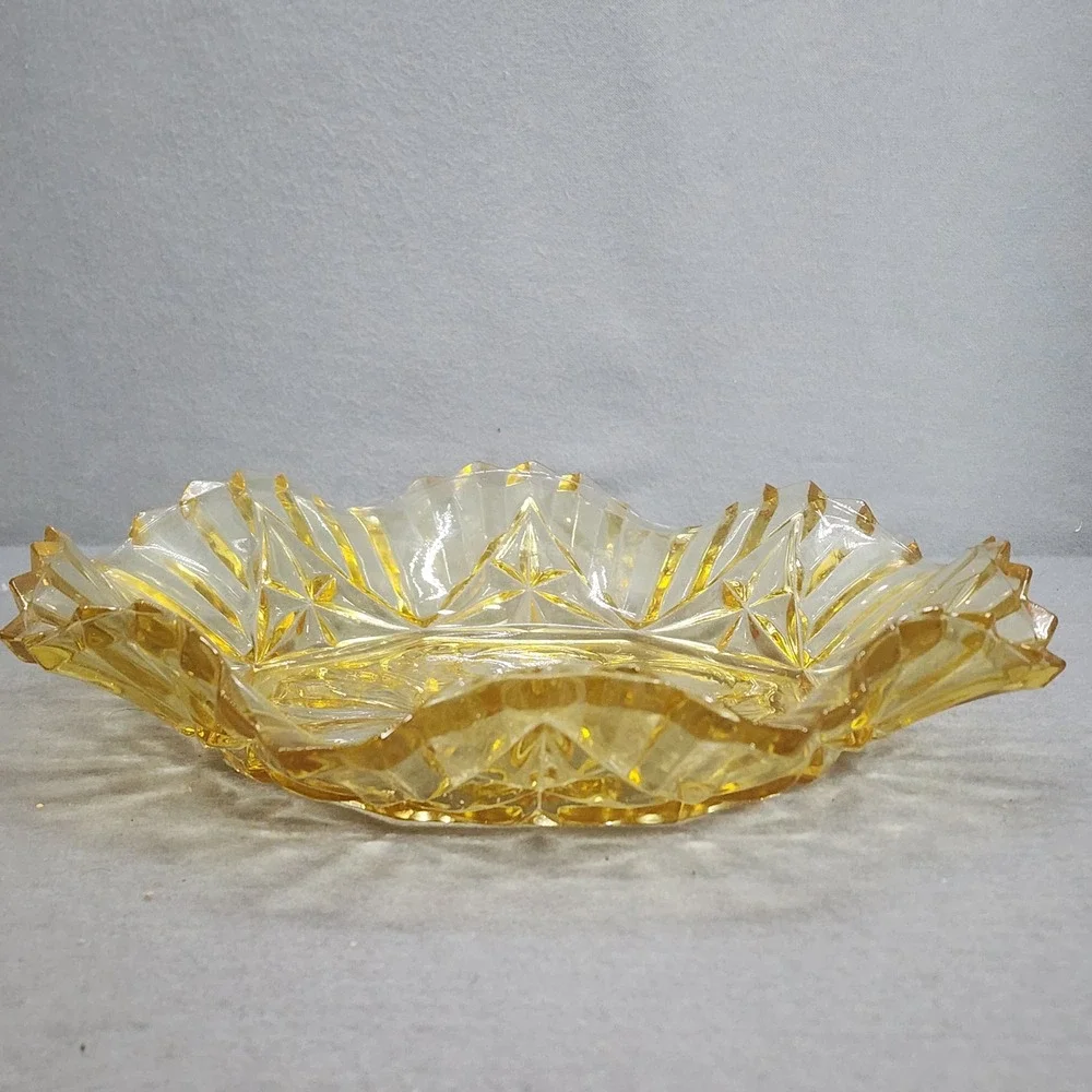 Vintage‎ Amber Glass Fruit Bowl Scalloped Starburst Embossed Grapes Yellow 9.5in